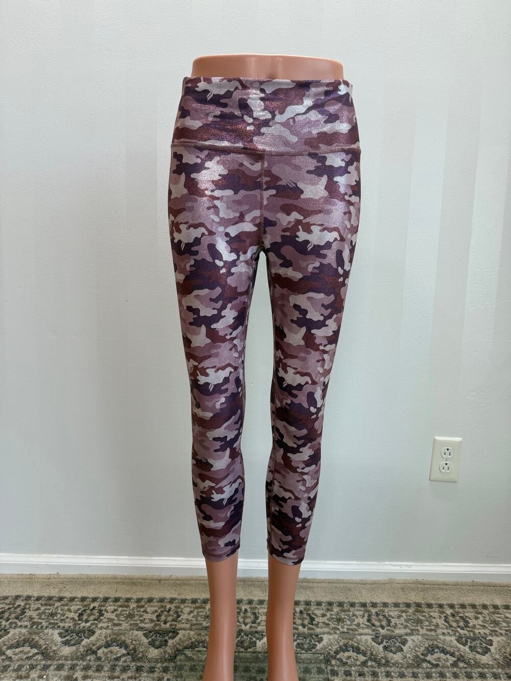 Fabletics Debbie Capri Leggings Purple Camo Mid Rise Cropped Workout Sz M